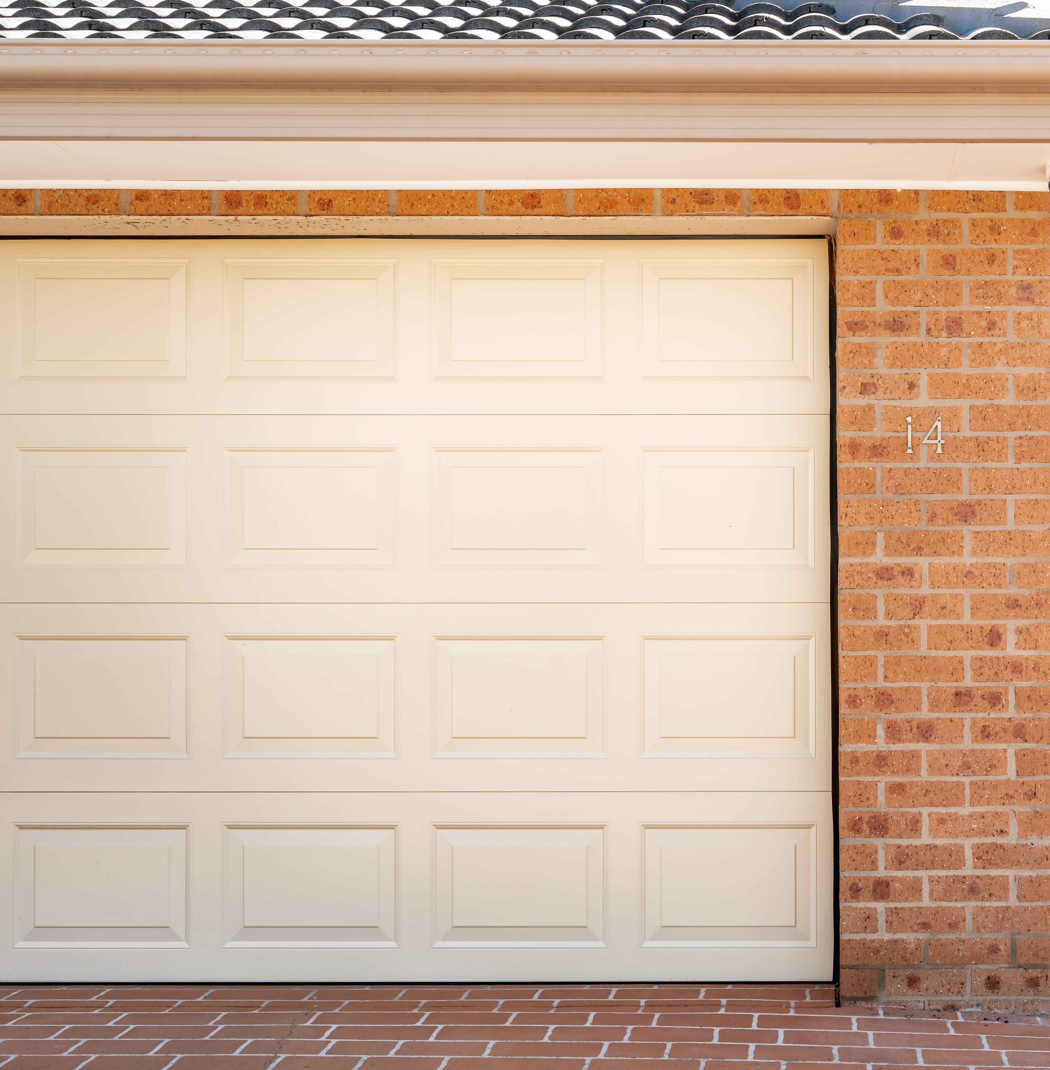 Statesman Panel Lift garage door by B&D