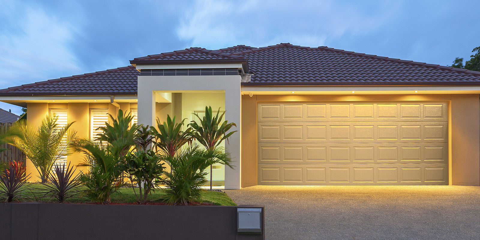 Sectional 6 panel Door - 2760-3000mm high,  With Merlin 3800MQ side Lift Auto